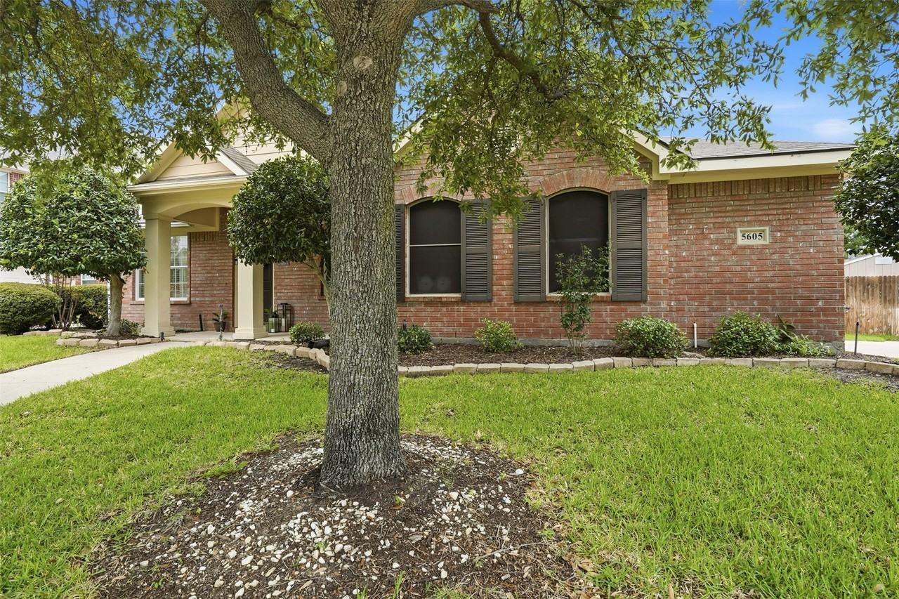 5605 Southern Hills Dr - Photo 2 of 29