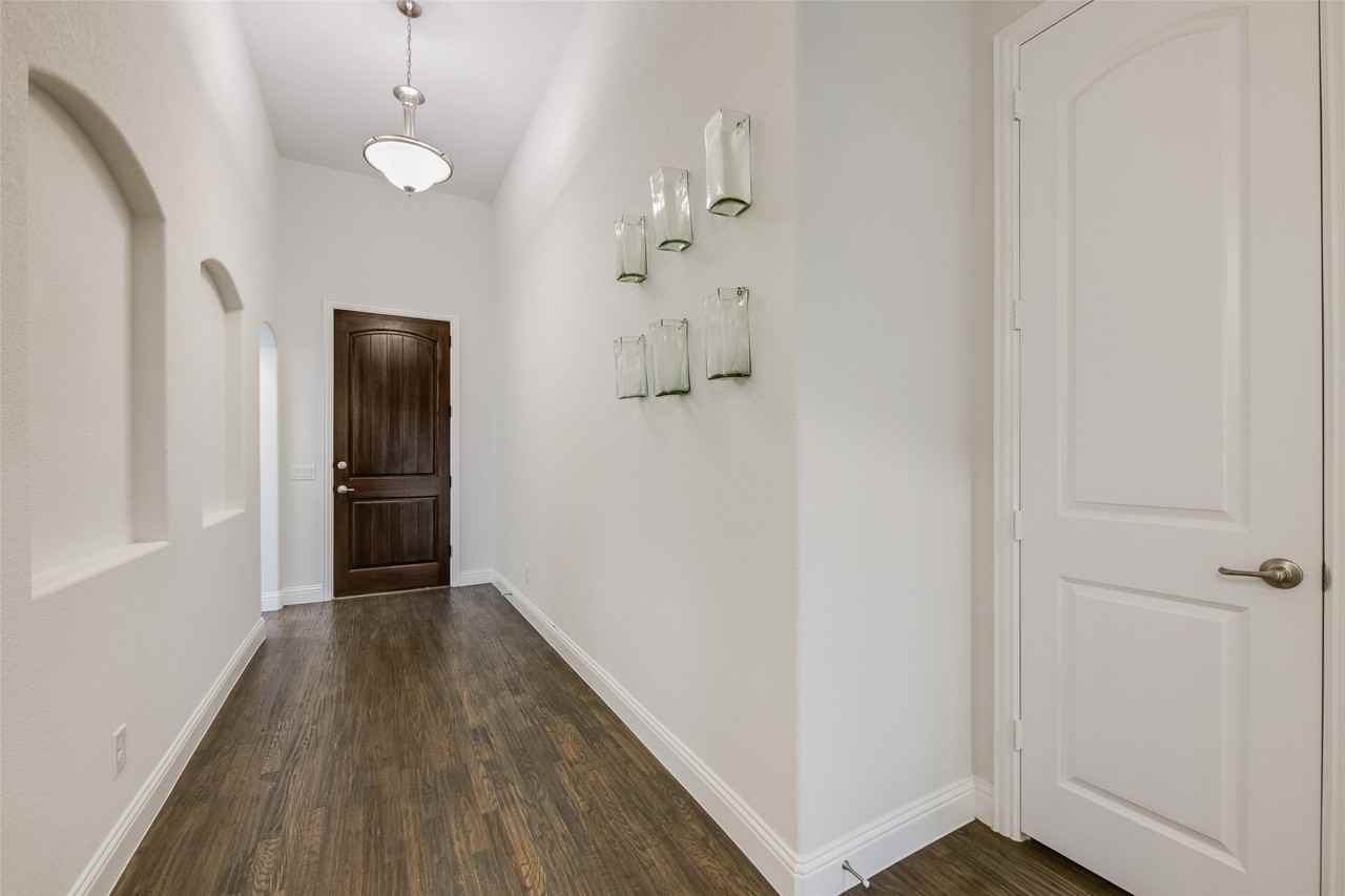 3319 Sequoia Ln - Photo 5 of 26