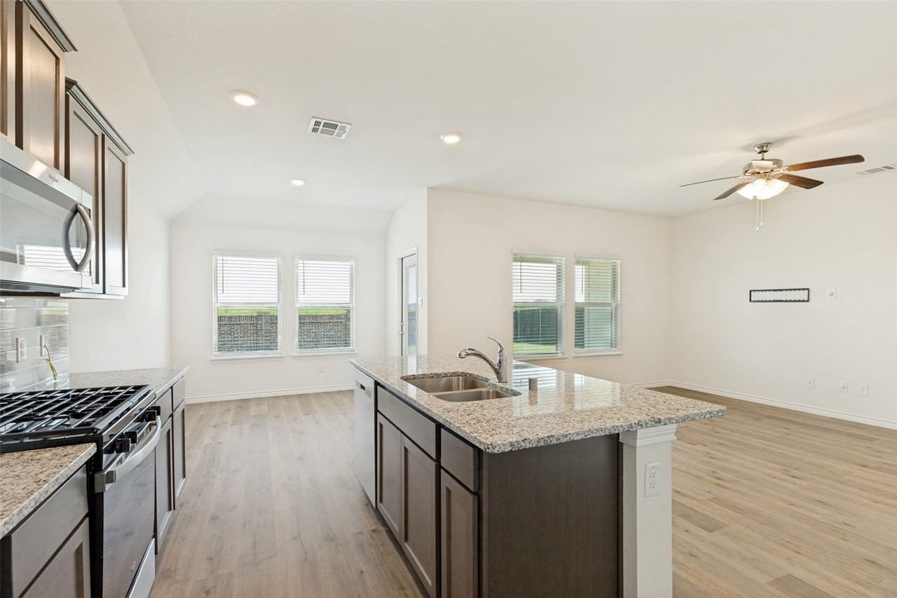 625 Summit Pass Ln - Photo 2 of 16