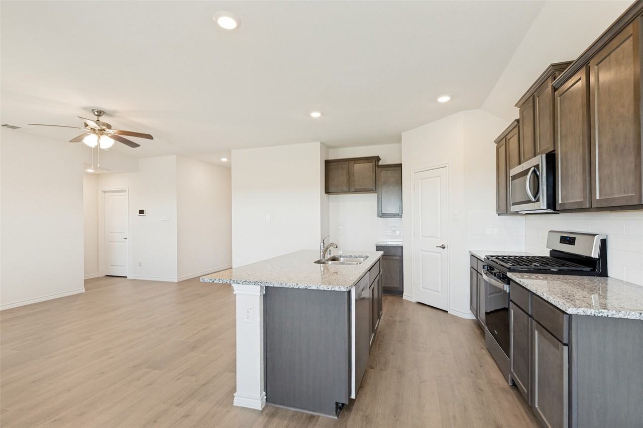 625 Summit Pass Ln - Photo 3 of 16