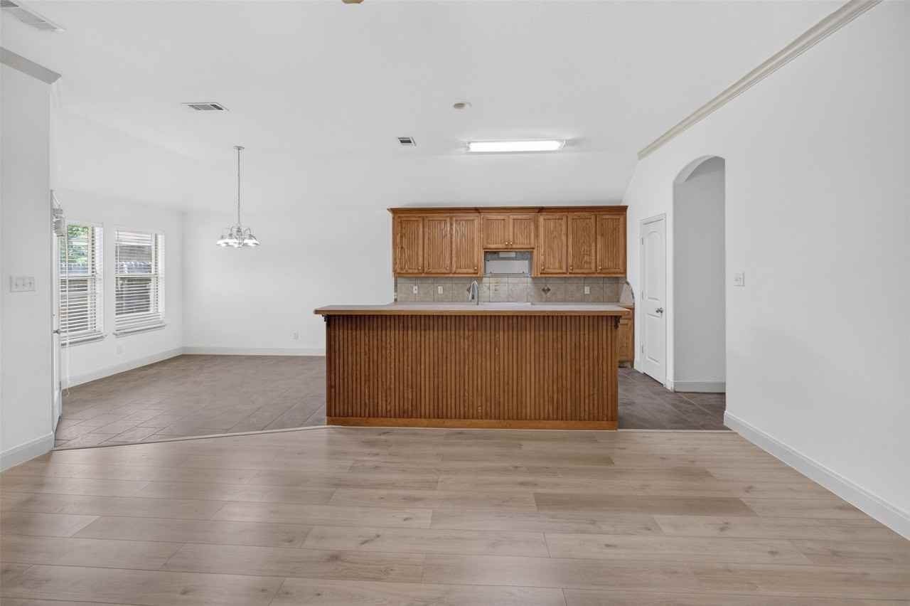 5709 Main St - Photo 5 of 22
