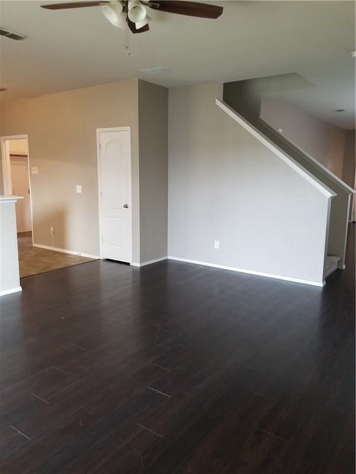 924 Bentwood Trl - Photo 3 of 18