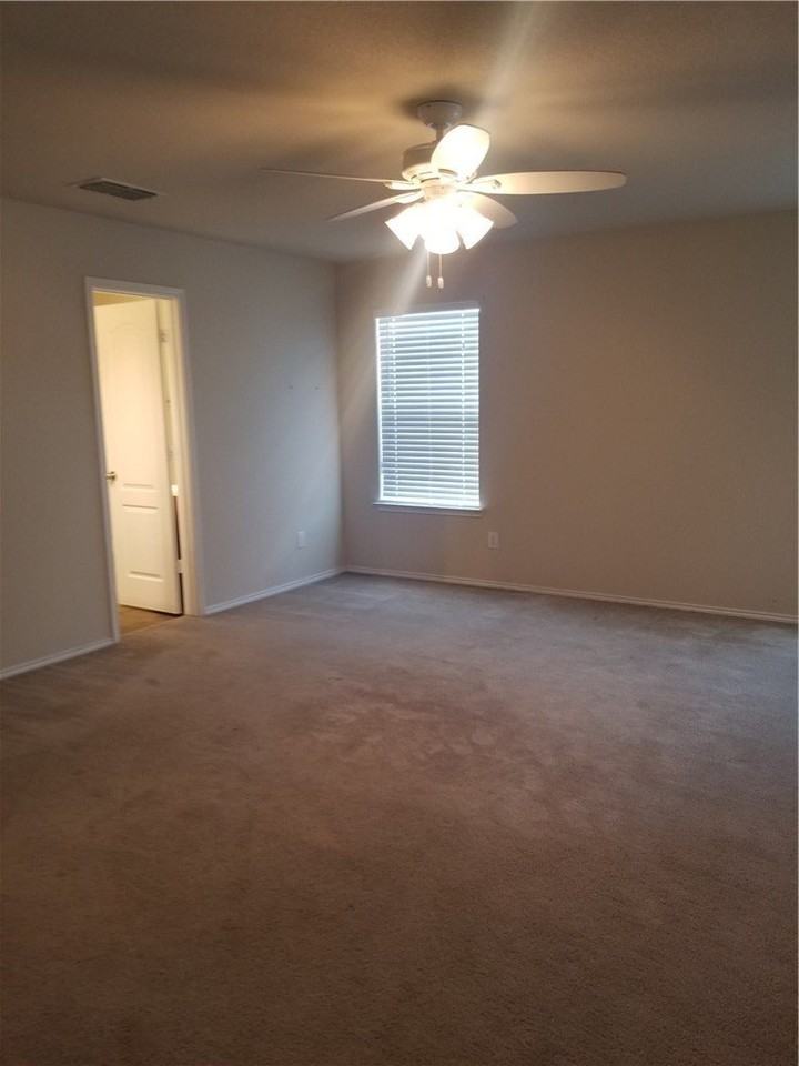 924 Bentwood Trl - Photo 4 of 18