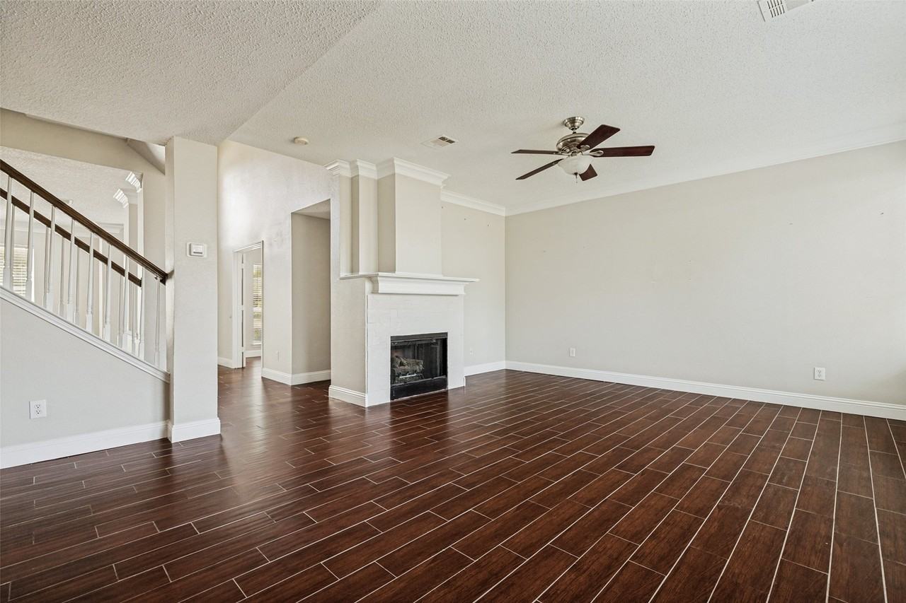 3900 Columbus Dr - Photo 3 of 38