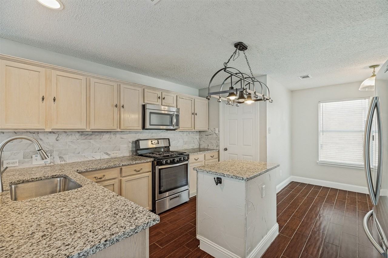 3900 Columbus Dr - Photo 6 of 38