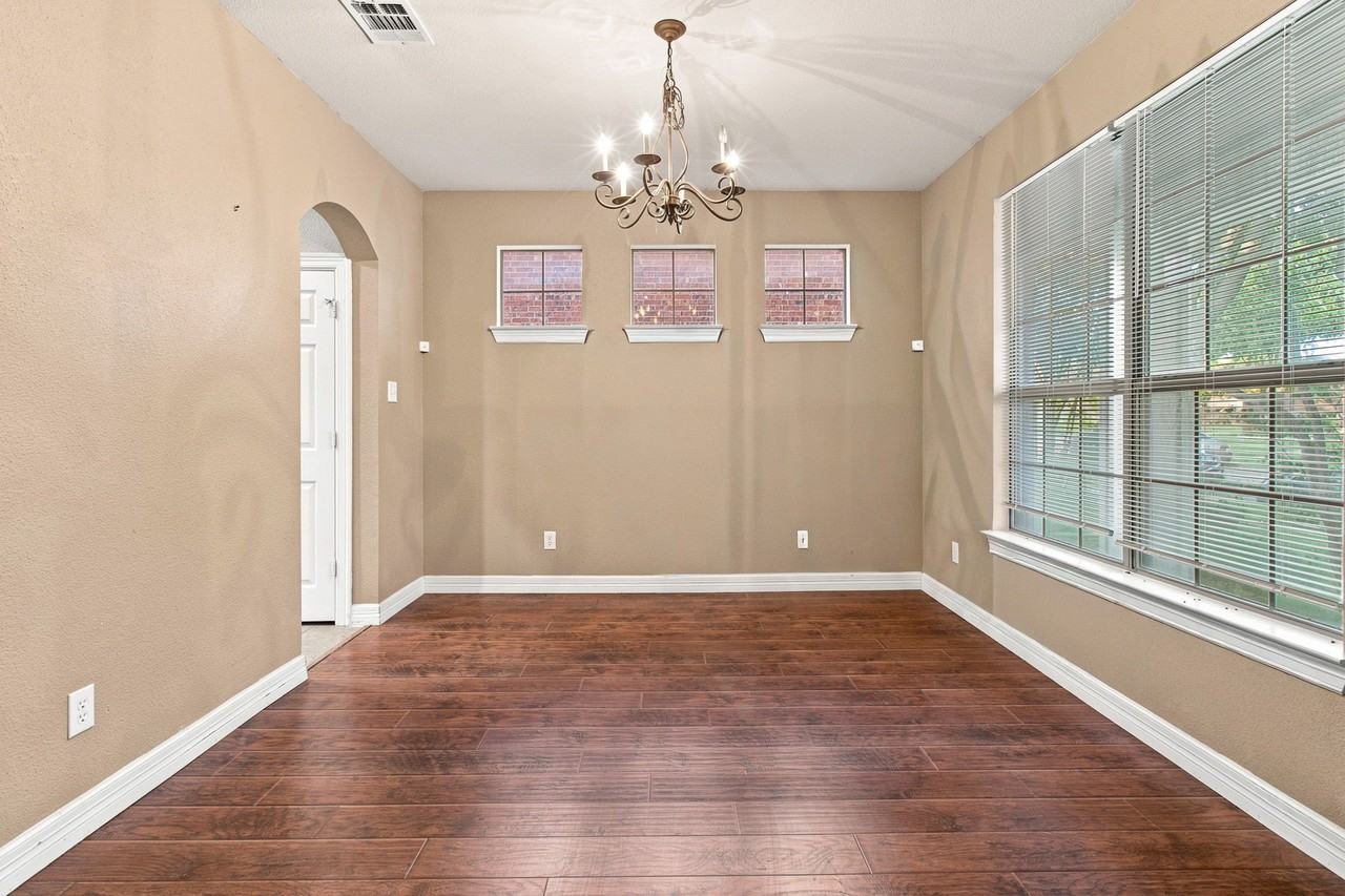 4608 Brighton Dr - Photo 3 of 28
