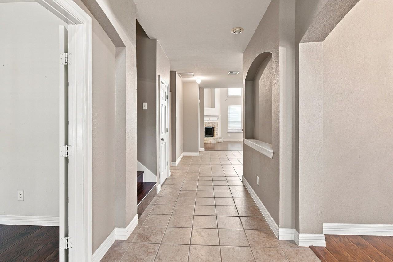 4608 Brighton Dr - Photo 4 of 28