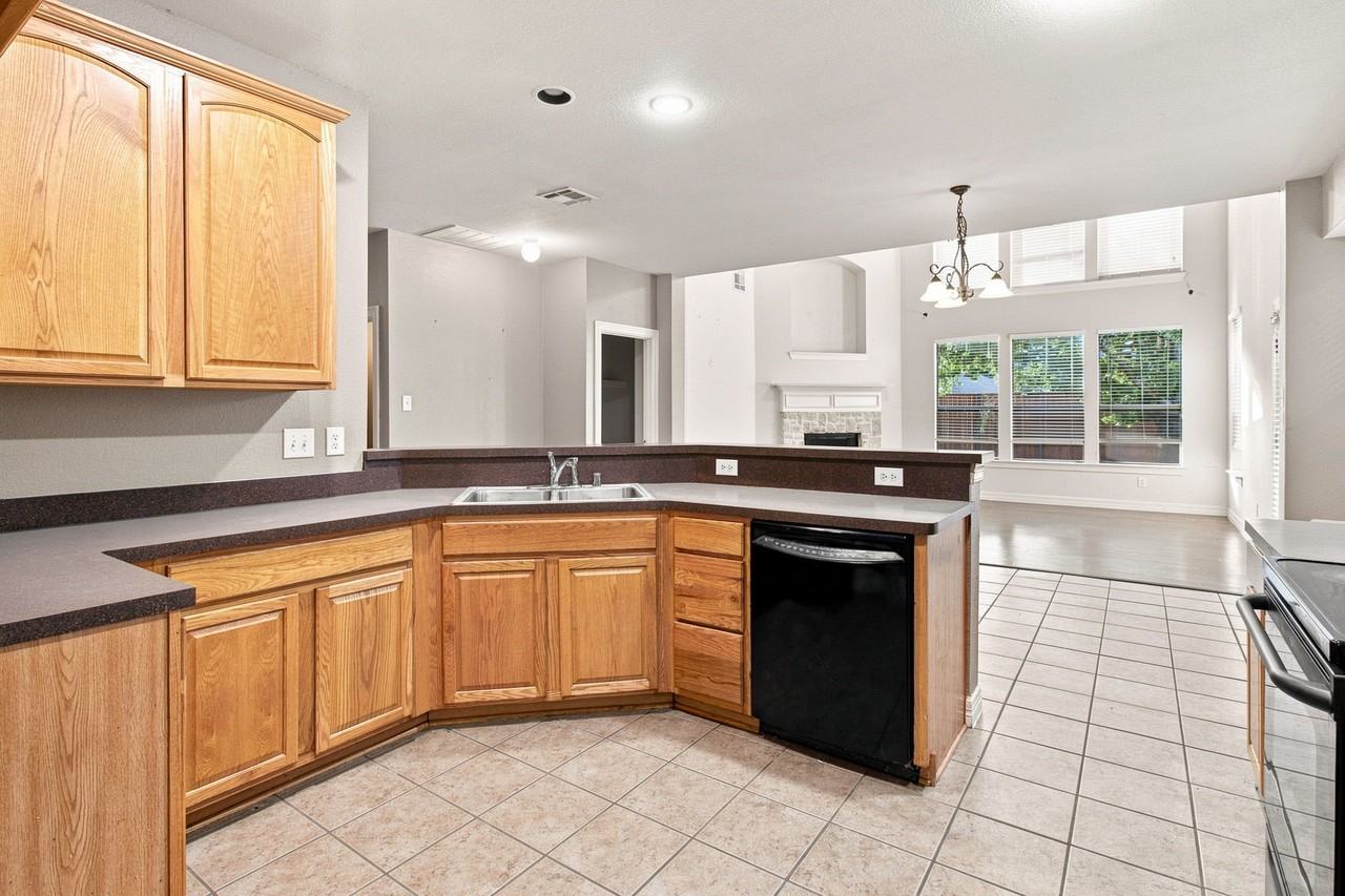 4608 Brighton Dr - Photo 7 of 28