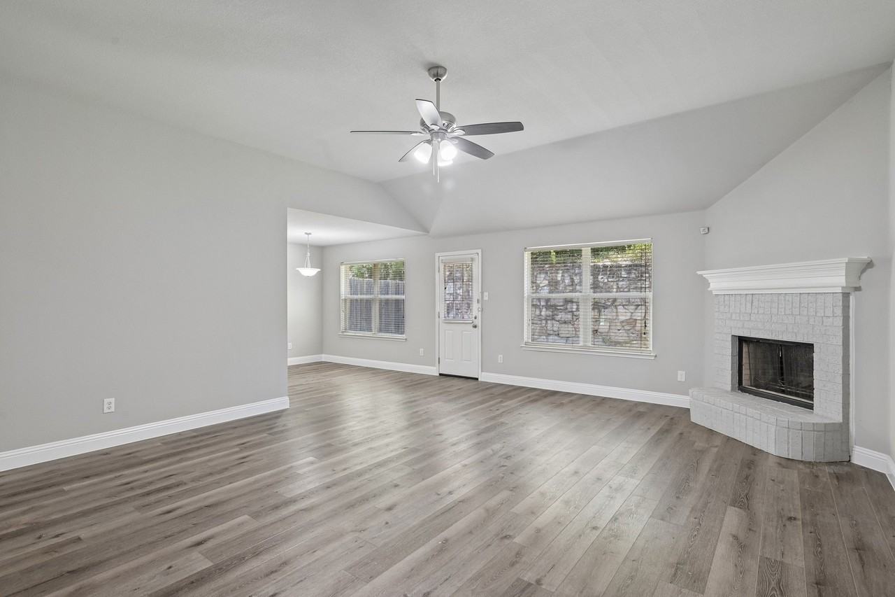 2214 Cancun Dr - Photo 5 of 37