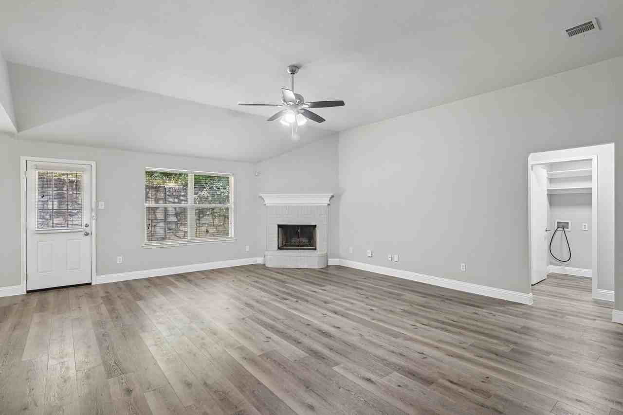 2214 Cancun Dr - Photo 6 of 37