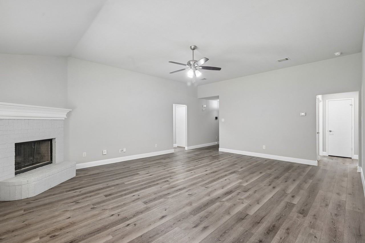 2214 Cancun Dr - Photo 7 of 37