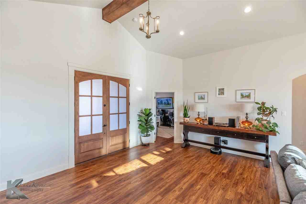 233 Calumet St - Photo 6 of 40