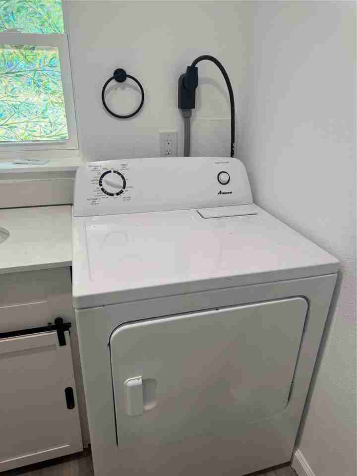 1510 Locust St - Photo 4 of 21