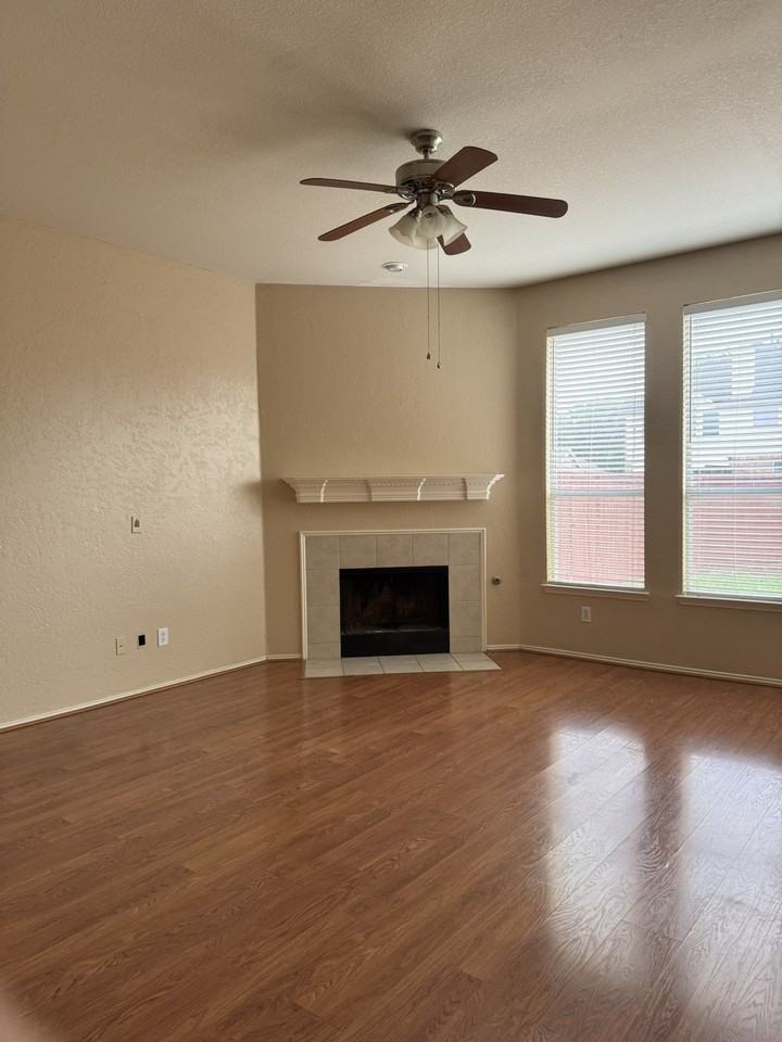 5921 Deer Run Dr - Photo 3 of 30