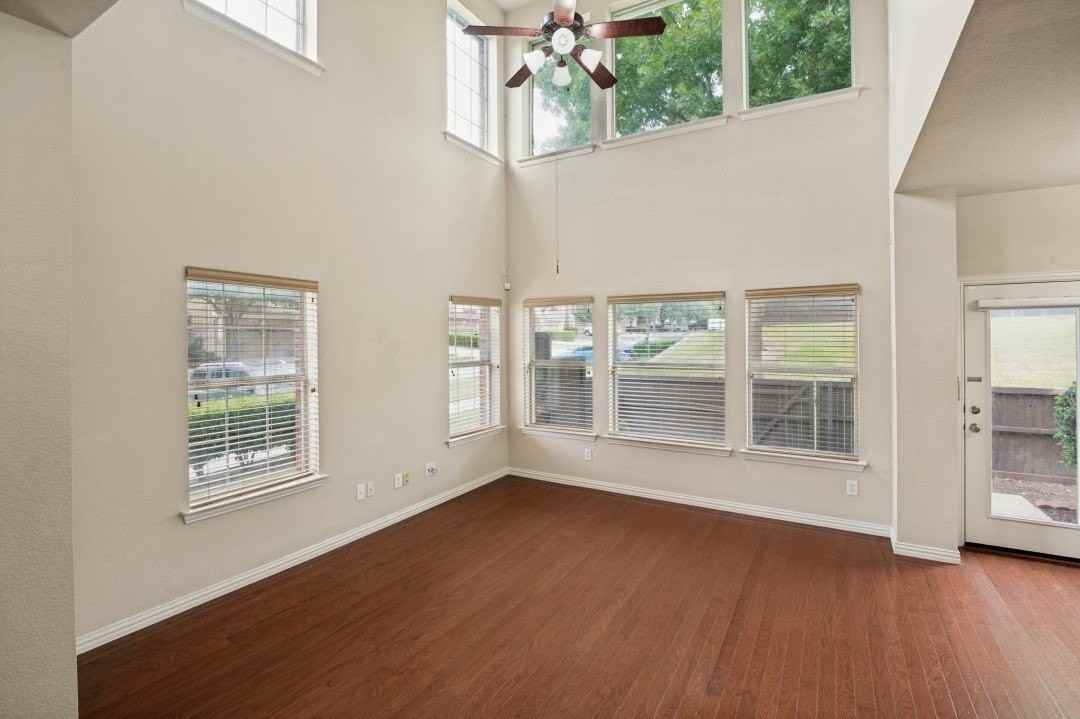 8748 San Bernard St - Photo 3 of 32