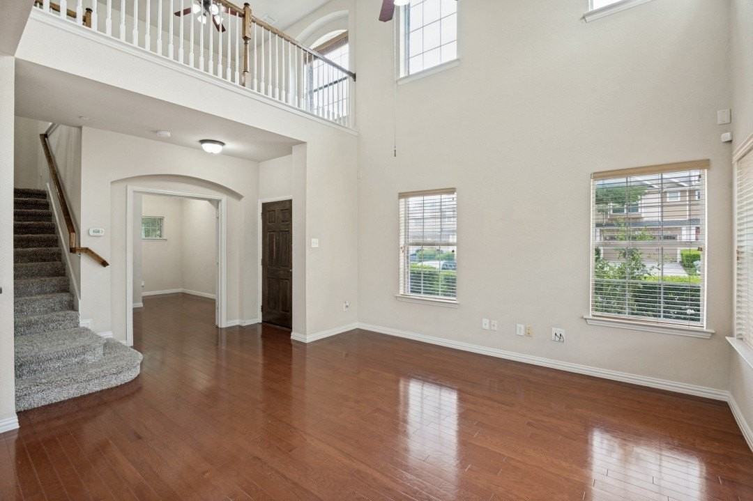 8748 San Bernard St - Photo 4 of 32
