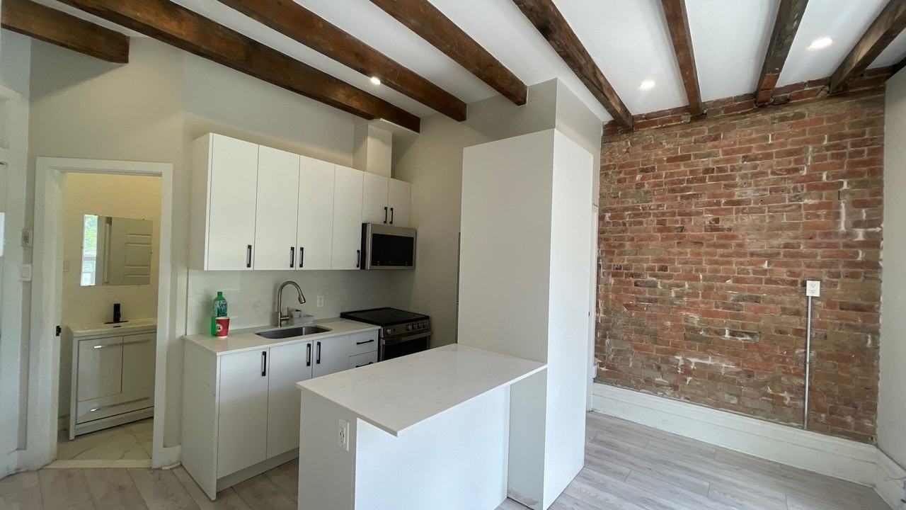 2002 Rue Saint-André — photo 1