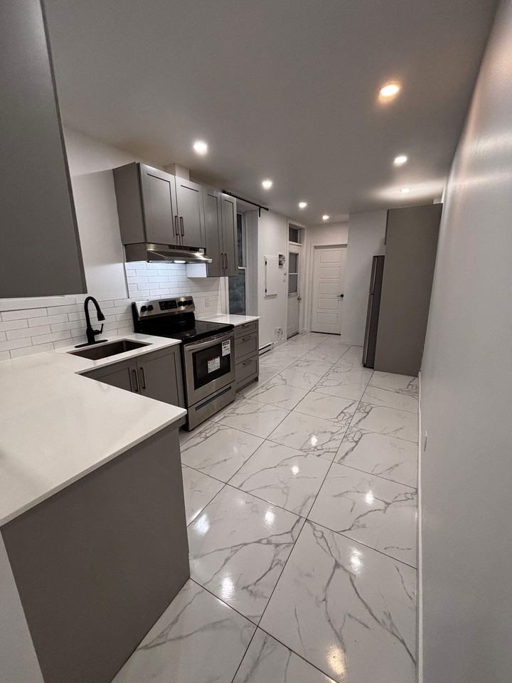2477 Rue Rachel E — photo 1