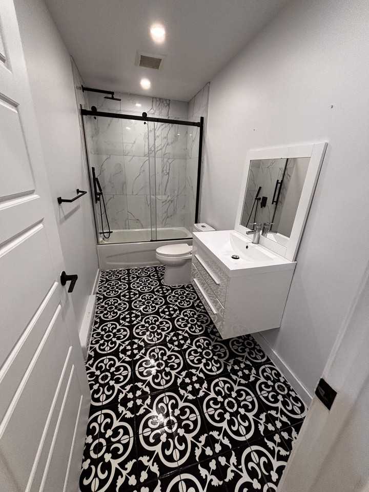 2477 Rue Rachel E — photo 2