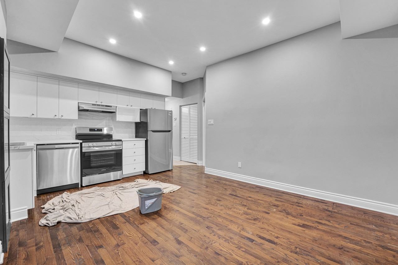 265 Carruthers Avenue - Photo 2 of 14
