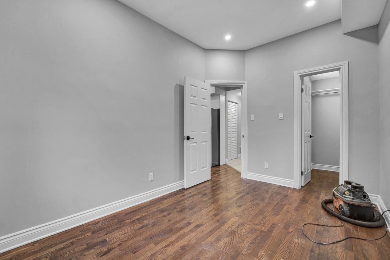 265 Carruthers Avenue - Photo 4 of 14