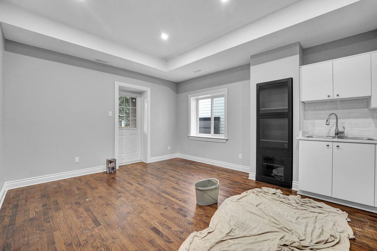 265 Carruthers Avenue - Photo 5 of 14