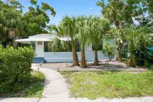 featured image of 517 41st Ave S #1