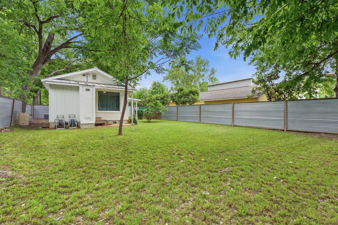1122 Gunter St - Photo 6 of 30