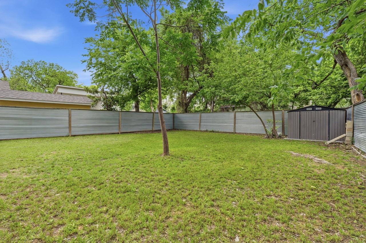 1122 Gunter St - Photo 7 of 30