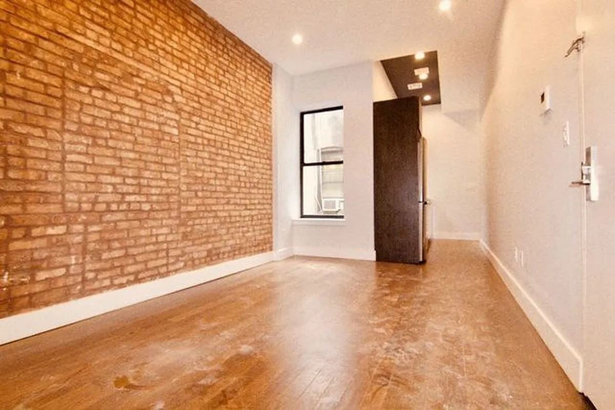16-84 Gates Avenue #2 - Photo 4 of 11