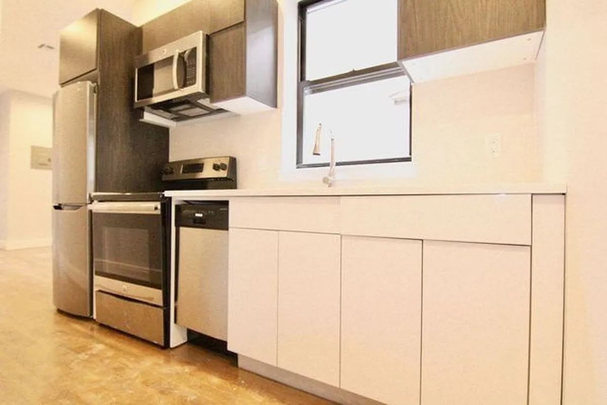 16-84 Gates Avenue #2 - Photo 5 of 11