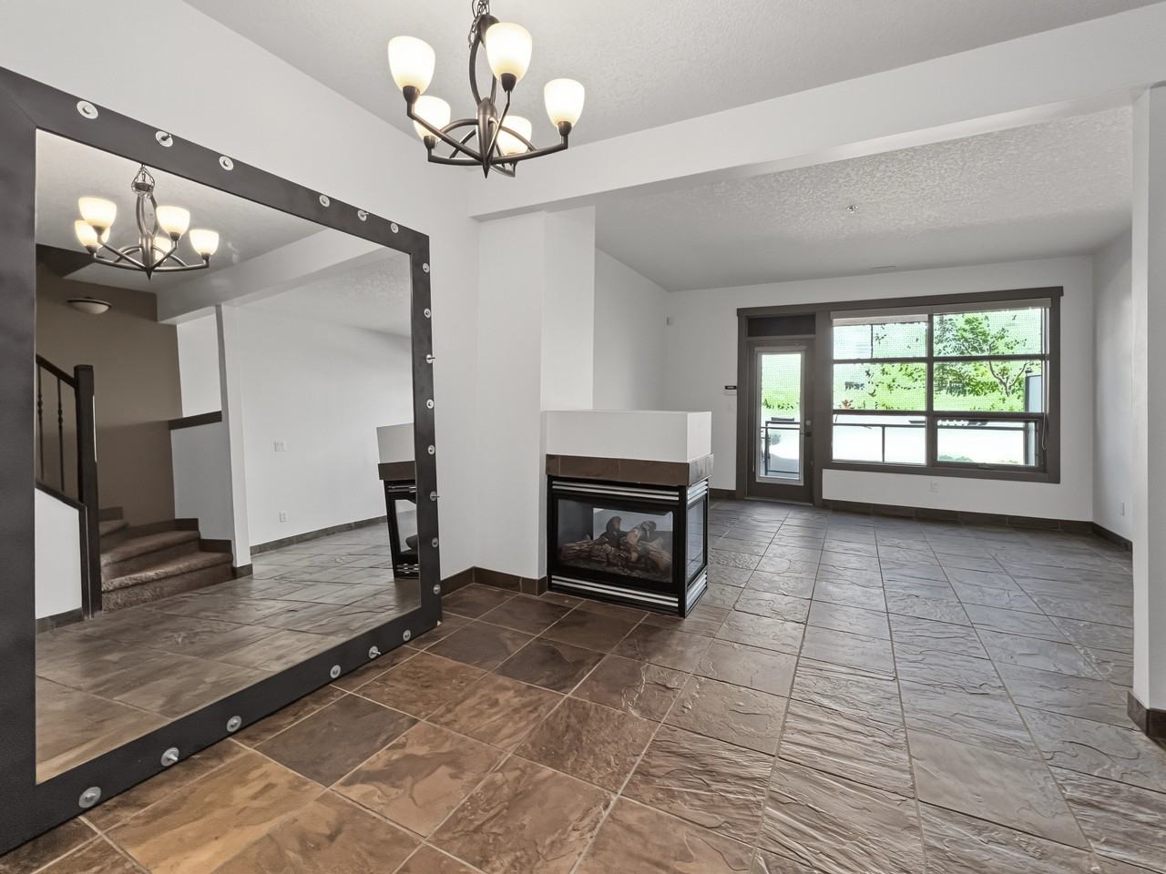 1746 26 Ave Sw - Photo 2 of 21