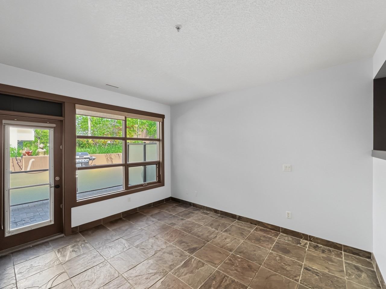 1746 26 Ave Sw - Photo 7 of 21
