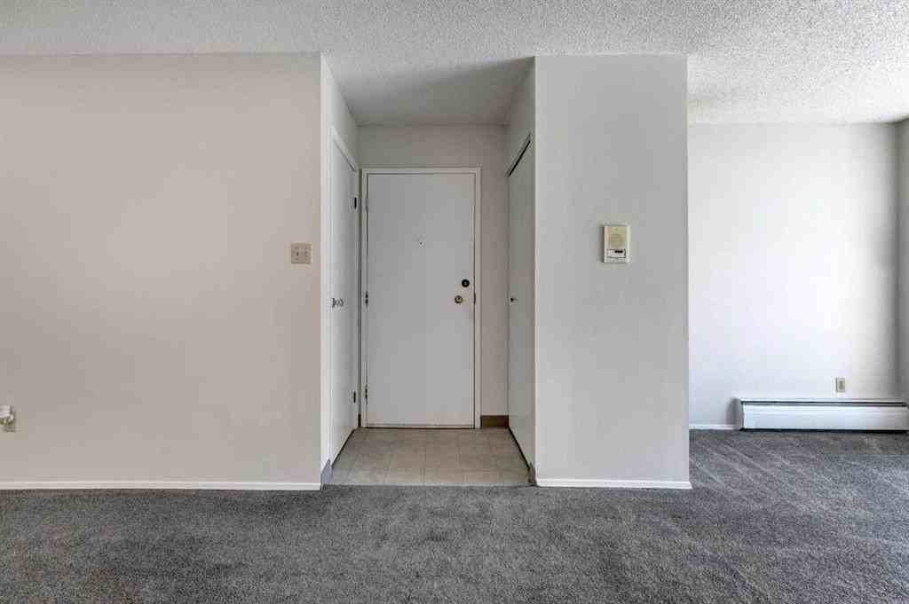 315 Southampton Dr Sw - Photo 3 of 16
