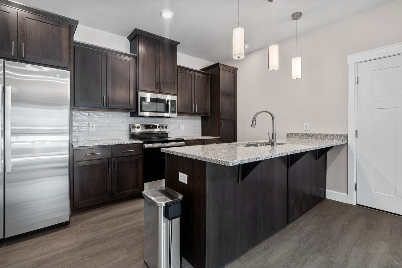 102 West Crossing Apartments - Photo 4 of 6