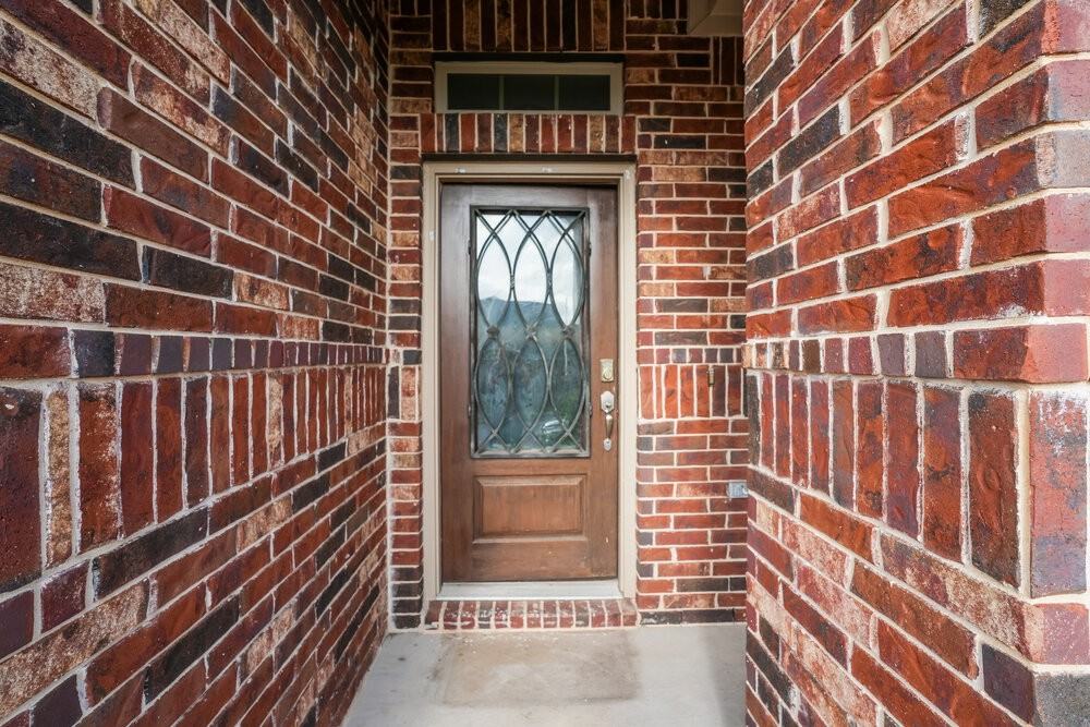 1913 Chimney Dr - Photo 3 of 16