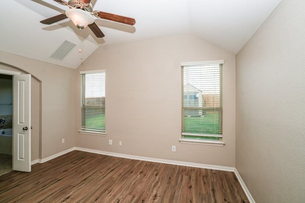 1913 Chimney Dr - Photo 7 of 16