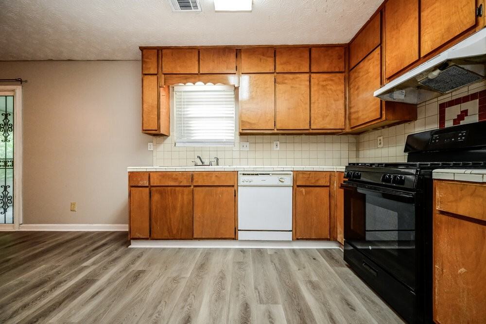 4255 Loveless Pl - Photo 4 of 16