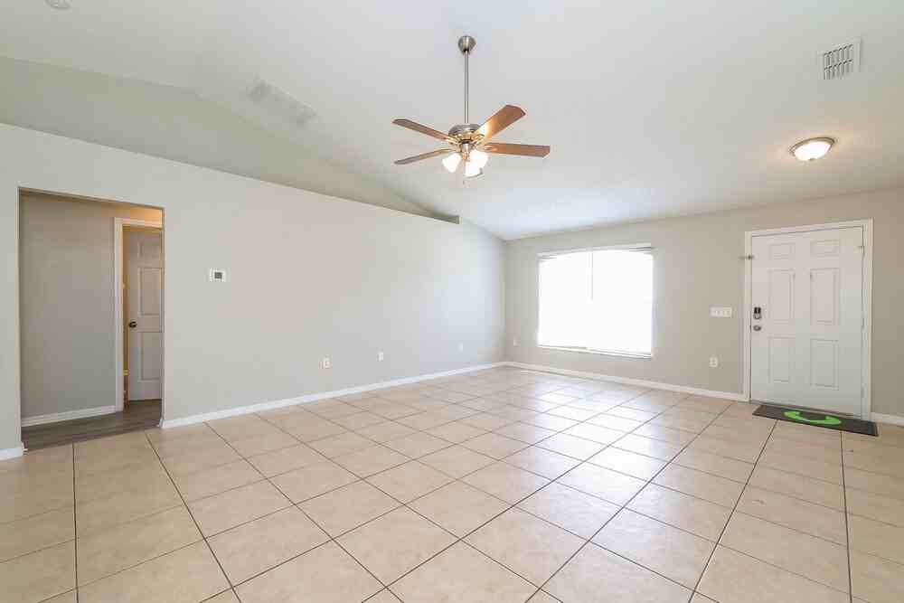 1140 Chesterfield Ct - Photo 4 of 16