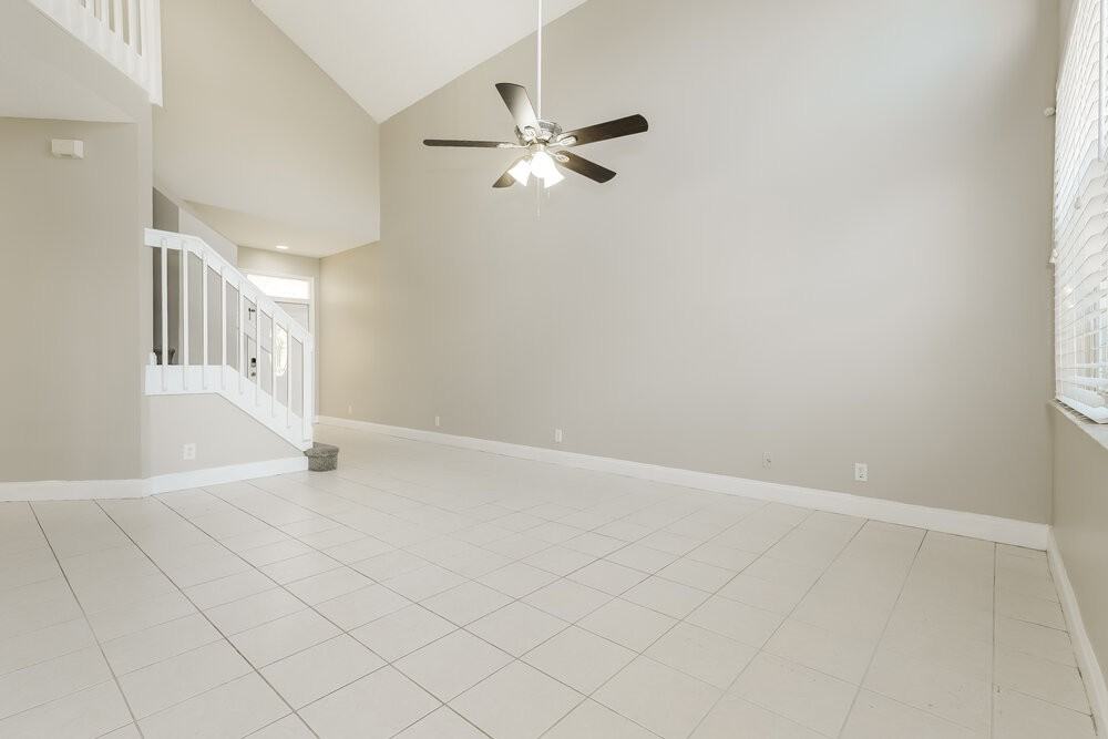 7673 Springfield Lake Dr - Photo 5 of 17