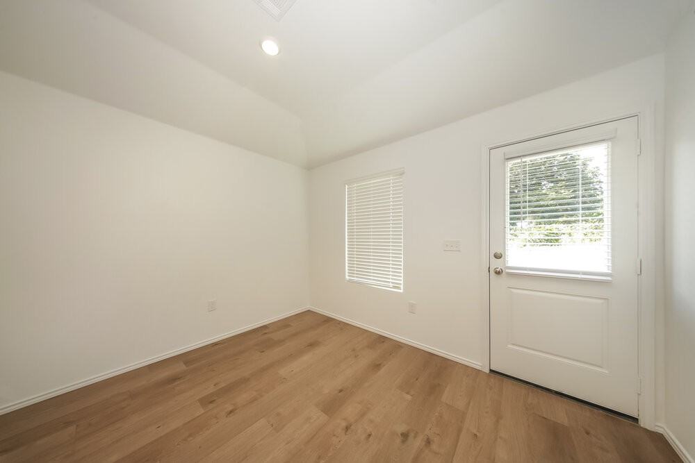5908 Norway Spruce St - Photo 5 of 16