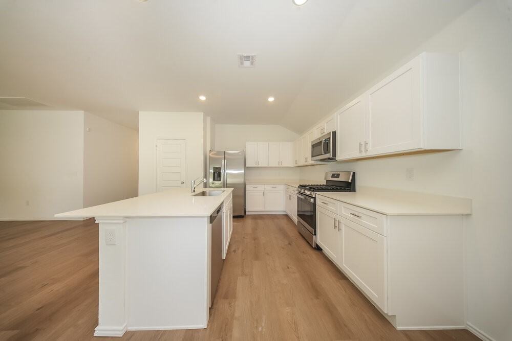 5908 Norway Spruce St - Photo 7 of 16