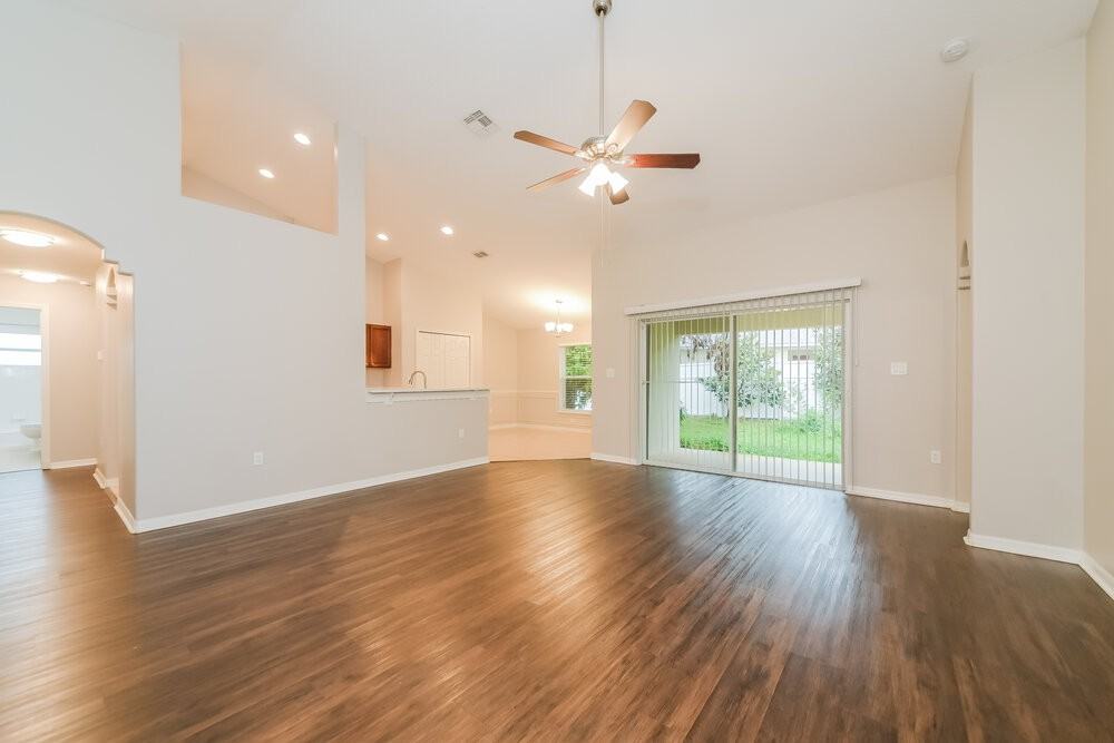 426 Disston Ave - Photo 4 of 16