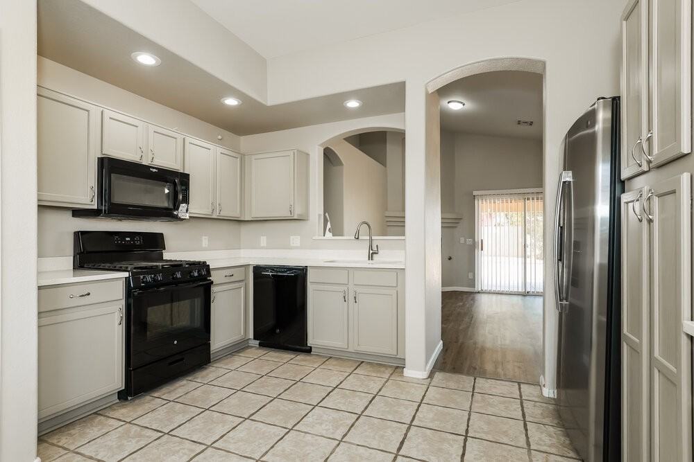 16104 W Jefferson St - Photo 7 of 16