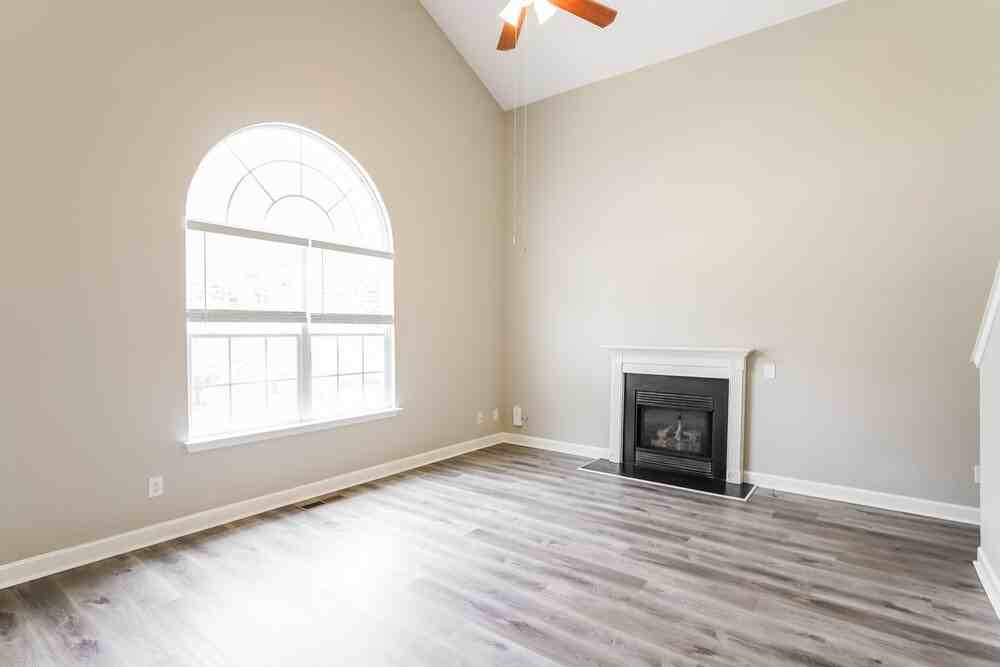 685 Belgium Dr - Photo 4 of 17