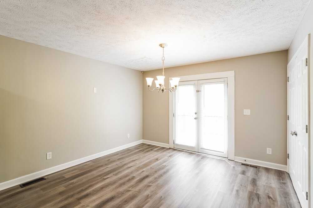 685 Belgium Dr - Photo 5 of 17