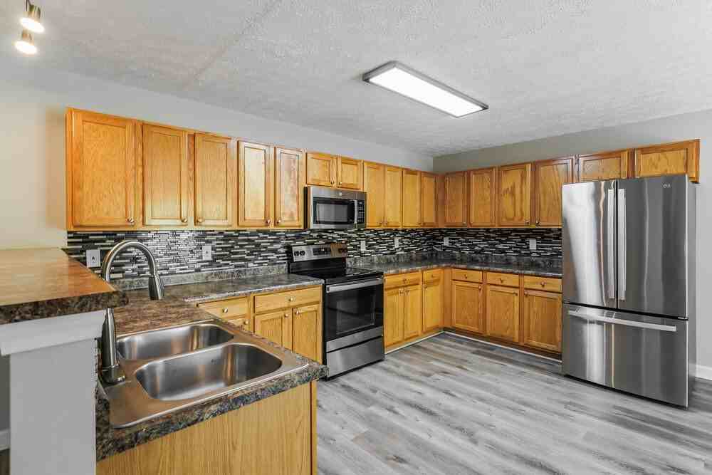 685 Belgium Dr - Photo 7 of 17