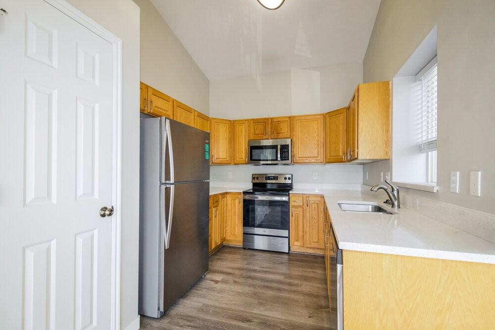 1484 E St - Photo 7 of 18