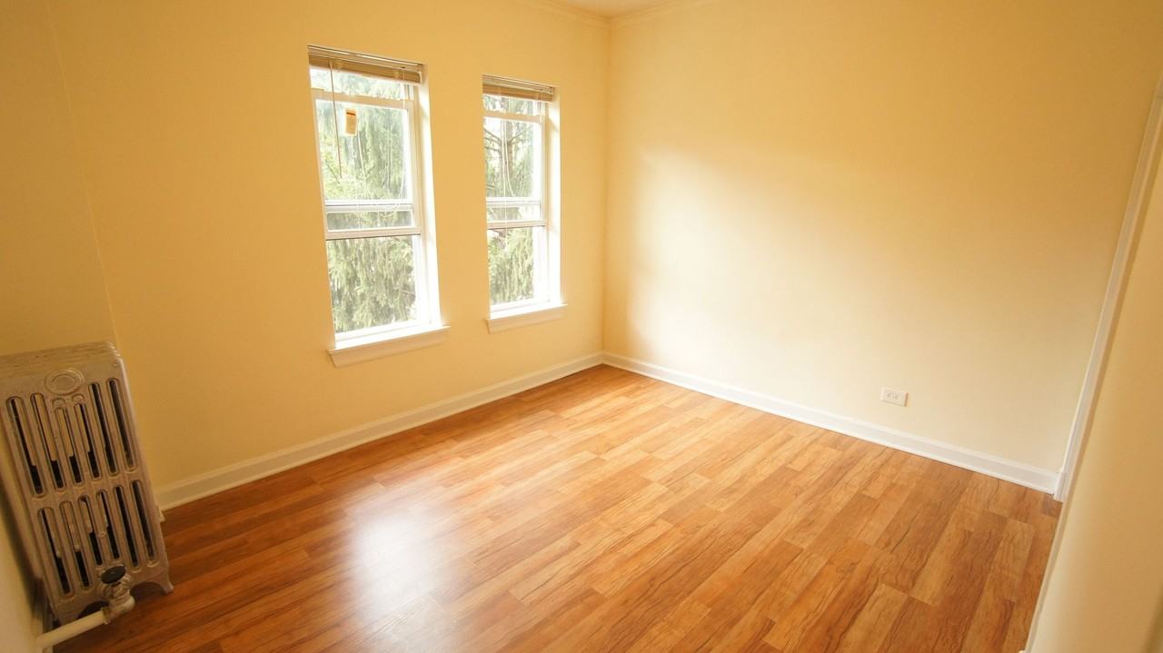 W Catalpa Ave & N Kenmore Ave #401 - Photo 7 of 12