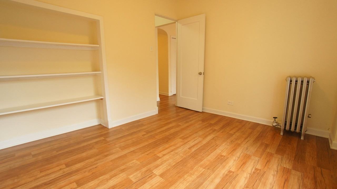 W Catalpa Ave & N Kenmore Ave #401 - Photo 3 of 12